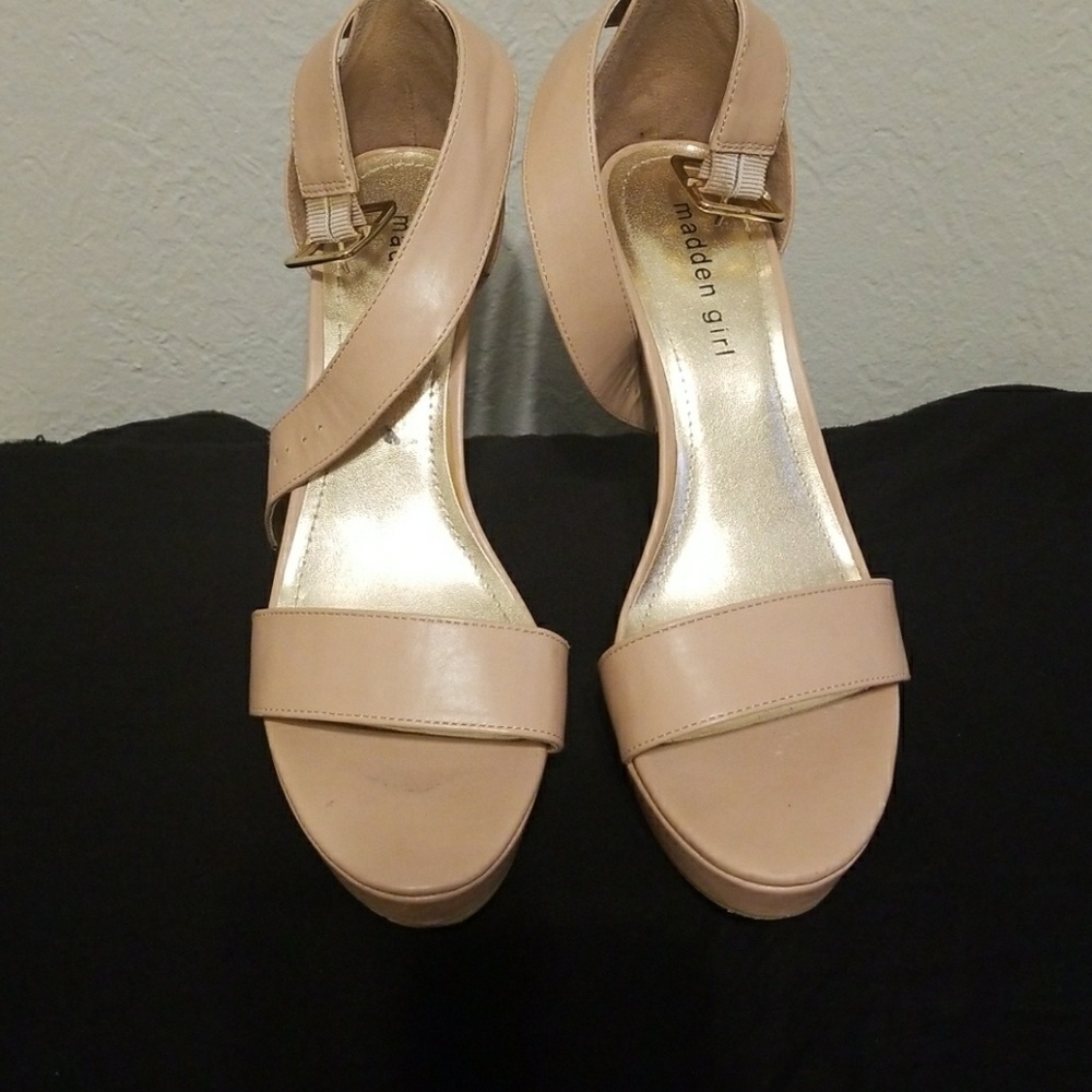 Heels - Picture 3 of 3